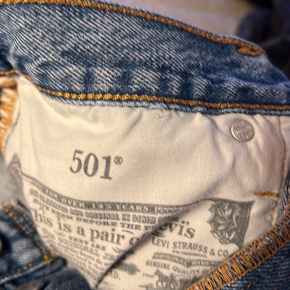 Levi’s shorts - Picture 3 of 4